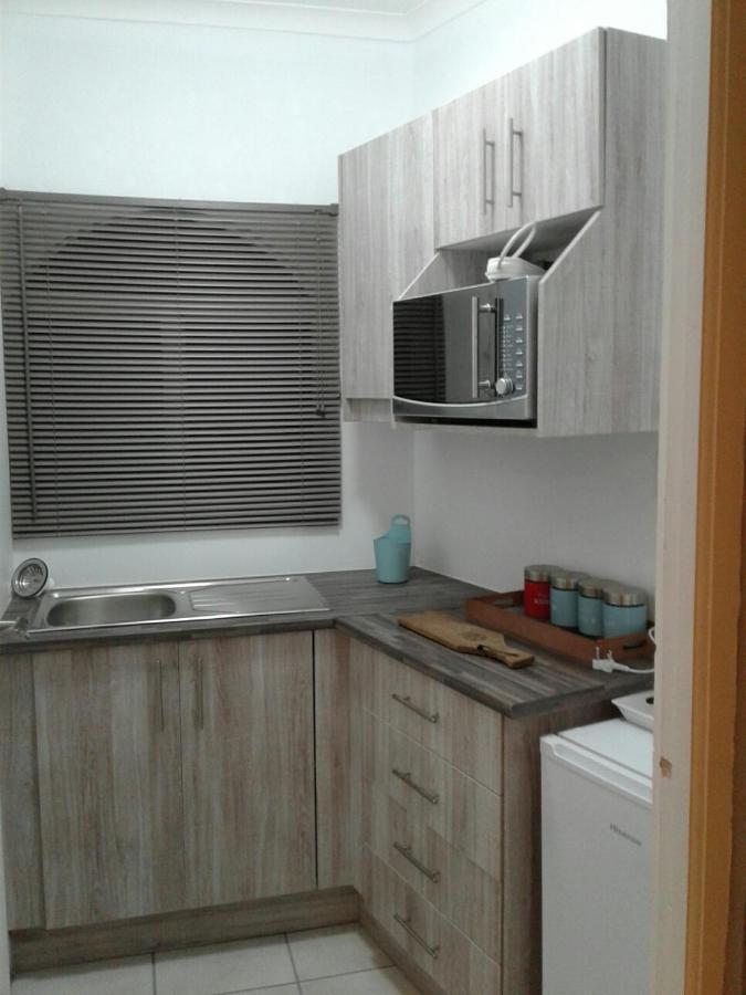 Roxy'S Rest Guest House Vanderbijlpark Exterior photo