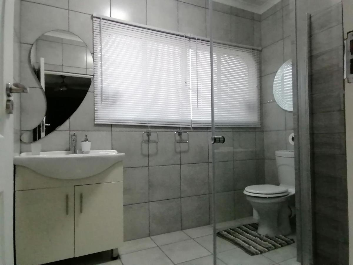 Roxy'S Rest Guest House Vanderbijlpark Exterior photo