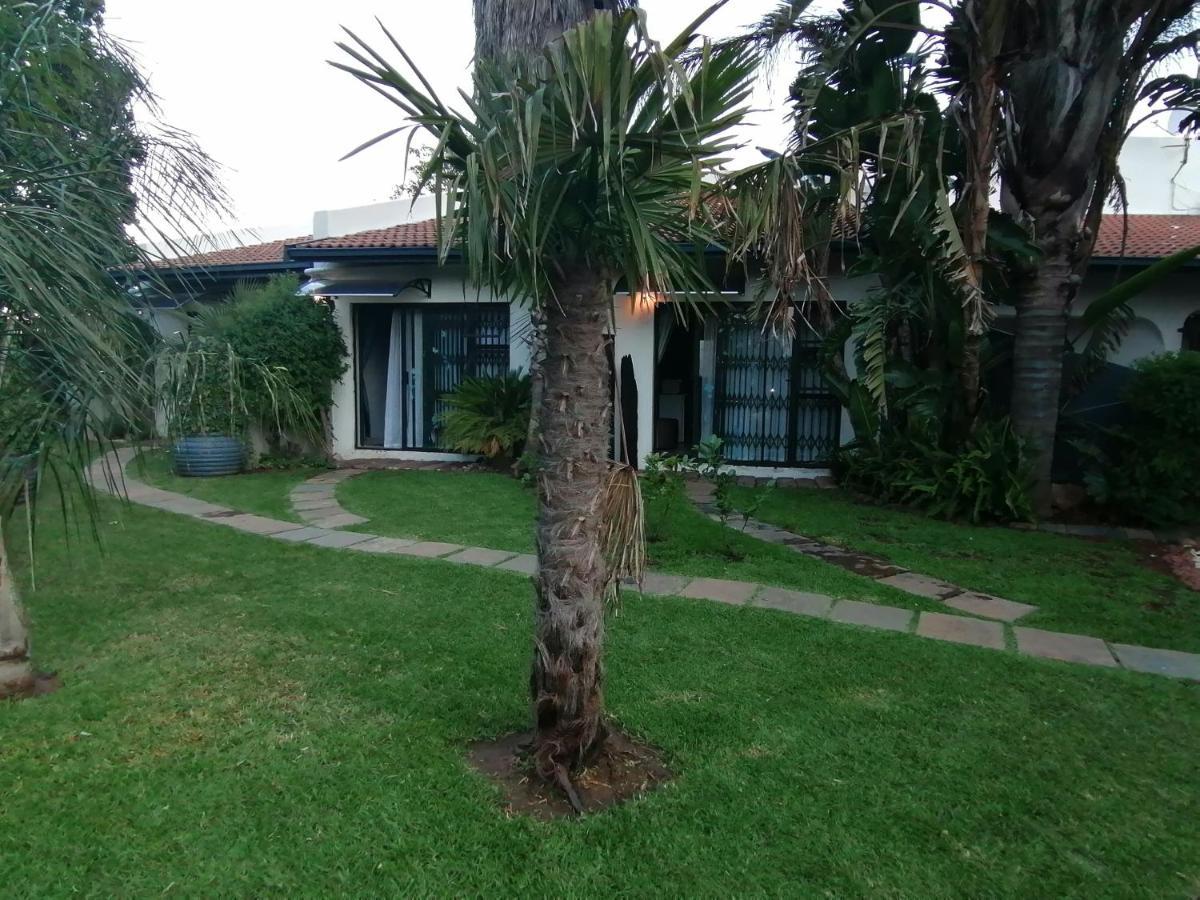 Roxy'S Rest Guest House Vanderbijlpark Exterior photo