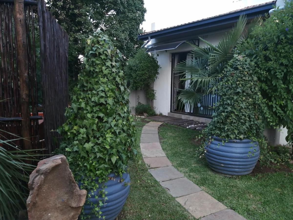 Roxy'S Rest Guest House Vanderbijlpark Exterior photo