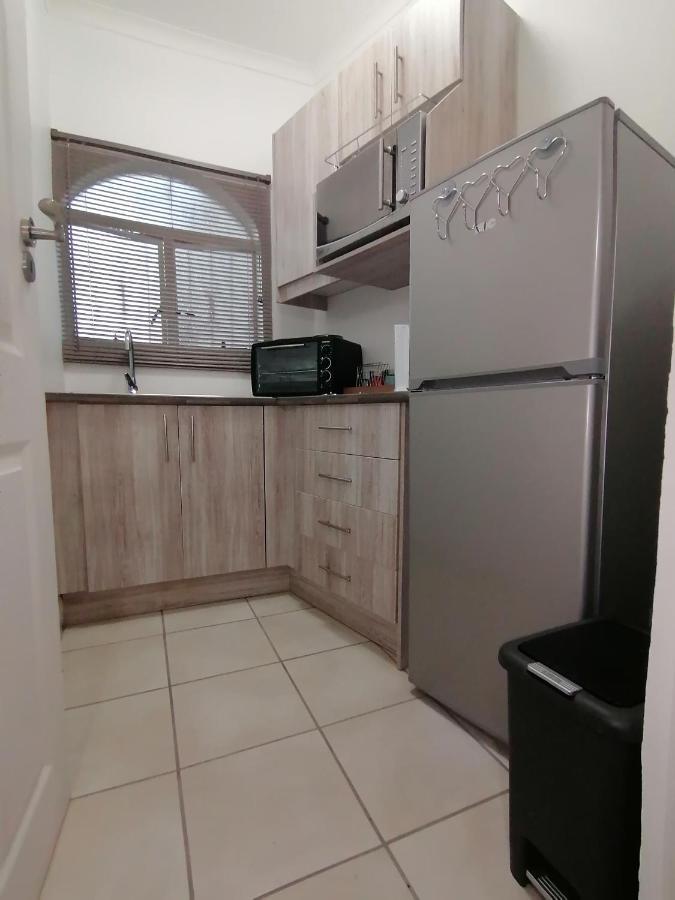 Roxy'S Rest Guest House Vanderbijlpark Exterior photo