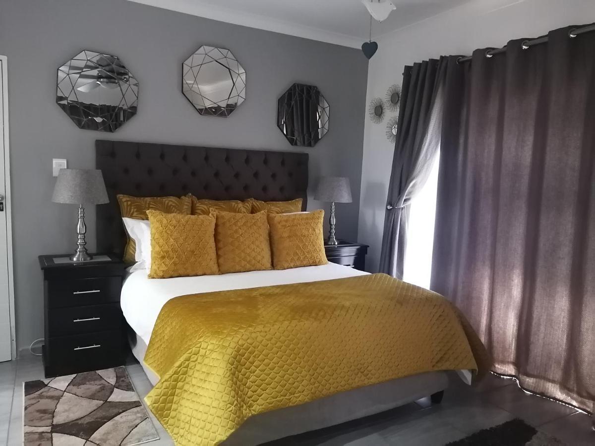 Roxy'S Rest Guest House Vanderbijlpark Exterior photo