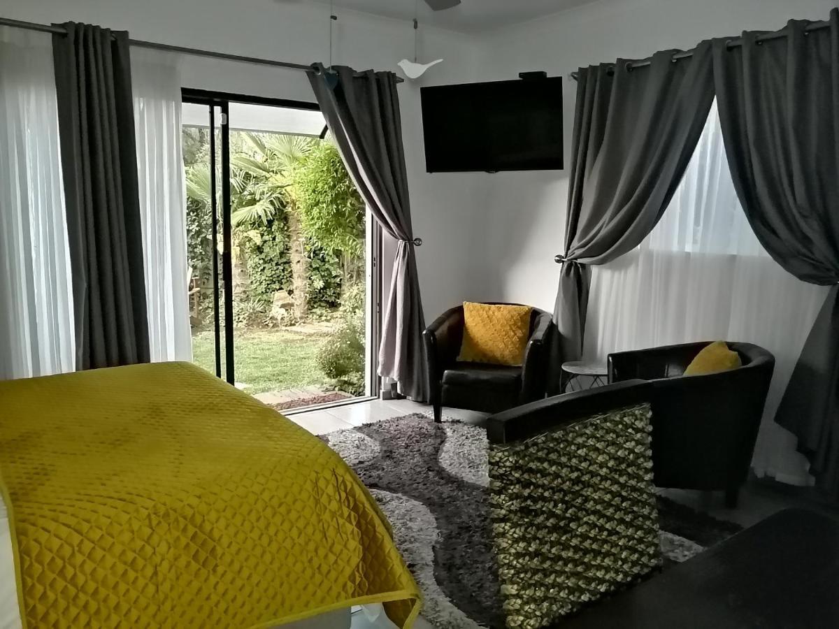 Roxy'S Rest Guest House Vanderbijlpark Exterior photo