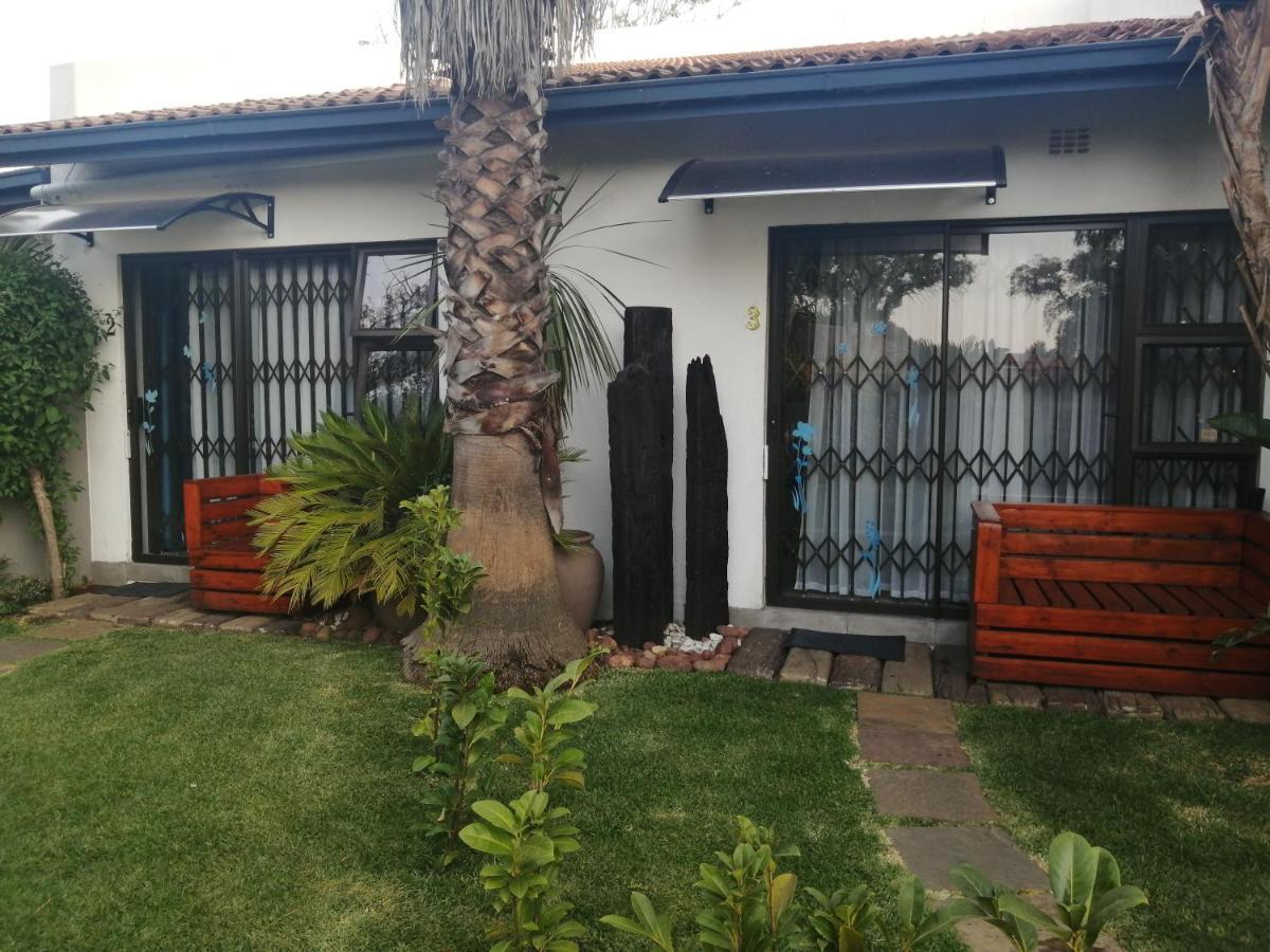 Roxy'S Rest Guest House Vanderbijlpark Exterior photo