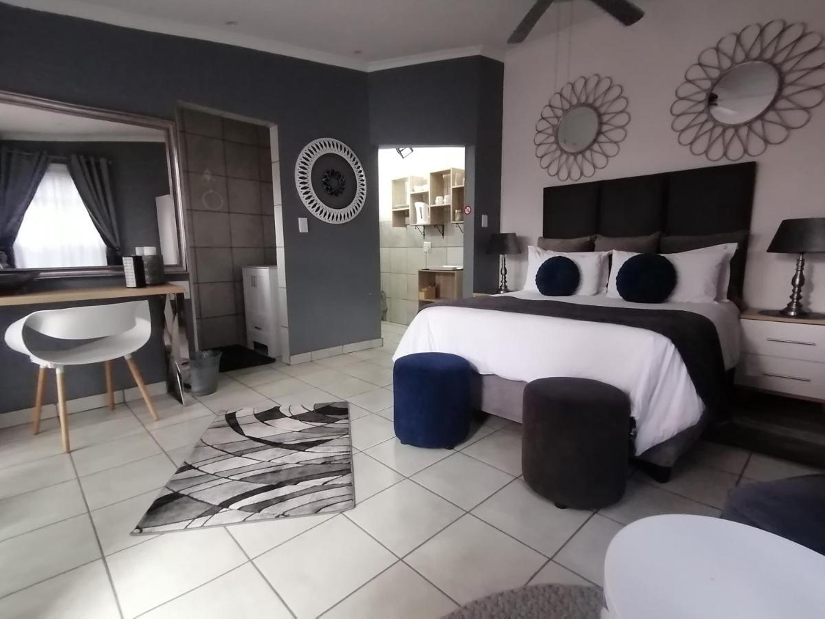 Roxy'S Rest Guest House Vanderbijlpark Exterior photo