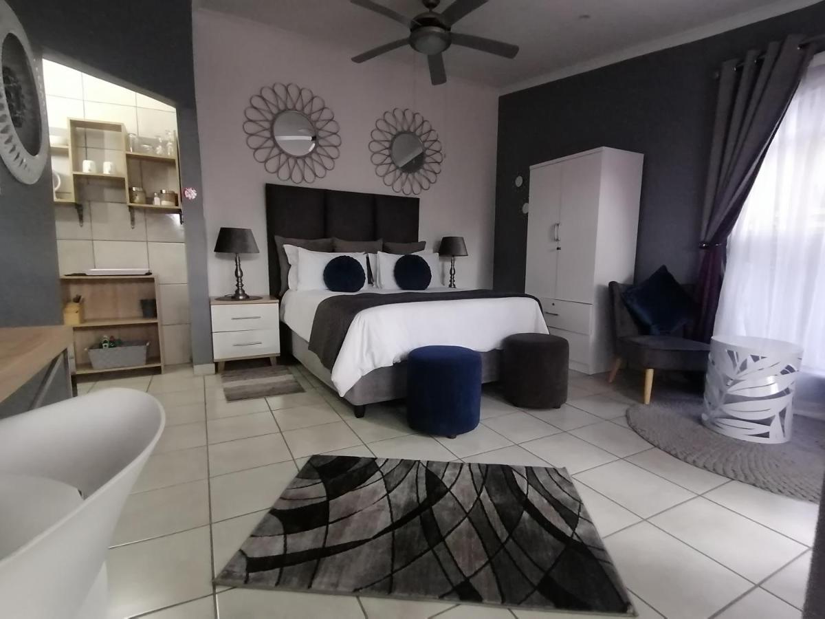 Roxy'S Rest Guest House Vanderbijlpark Exterior photo