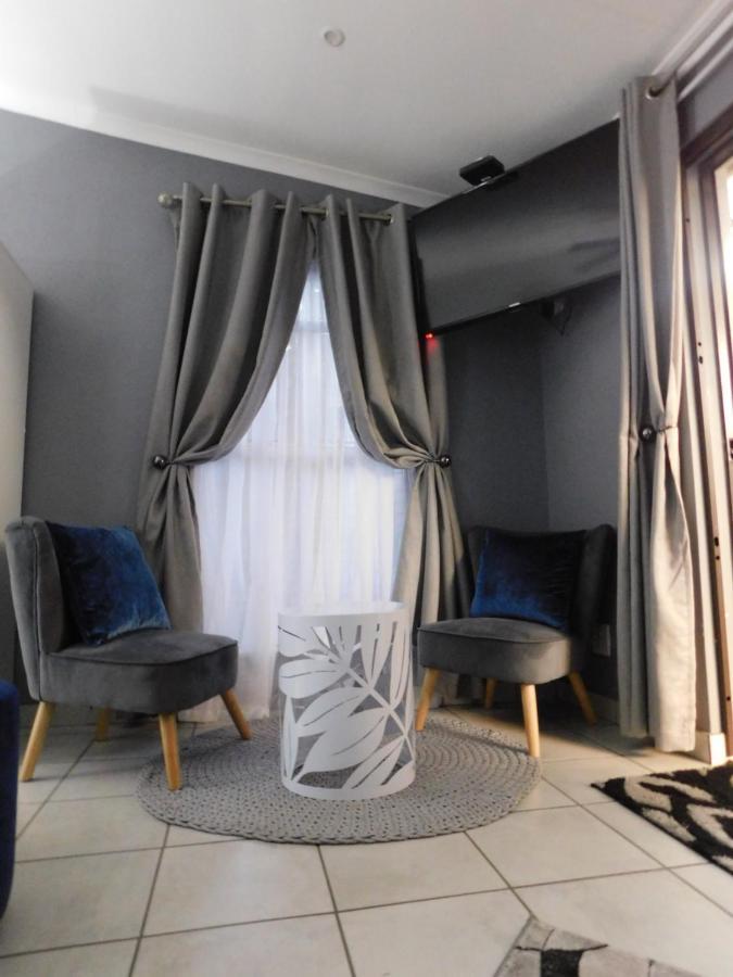 Roxy'S Rest Guest House Vanderbijlpark Exterior photo