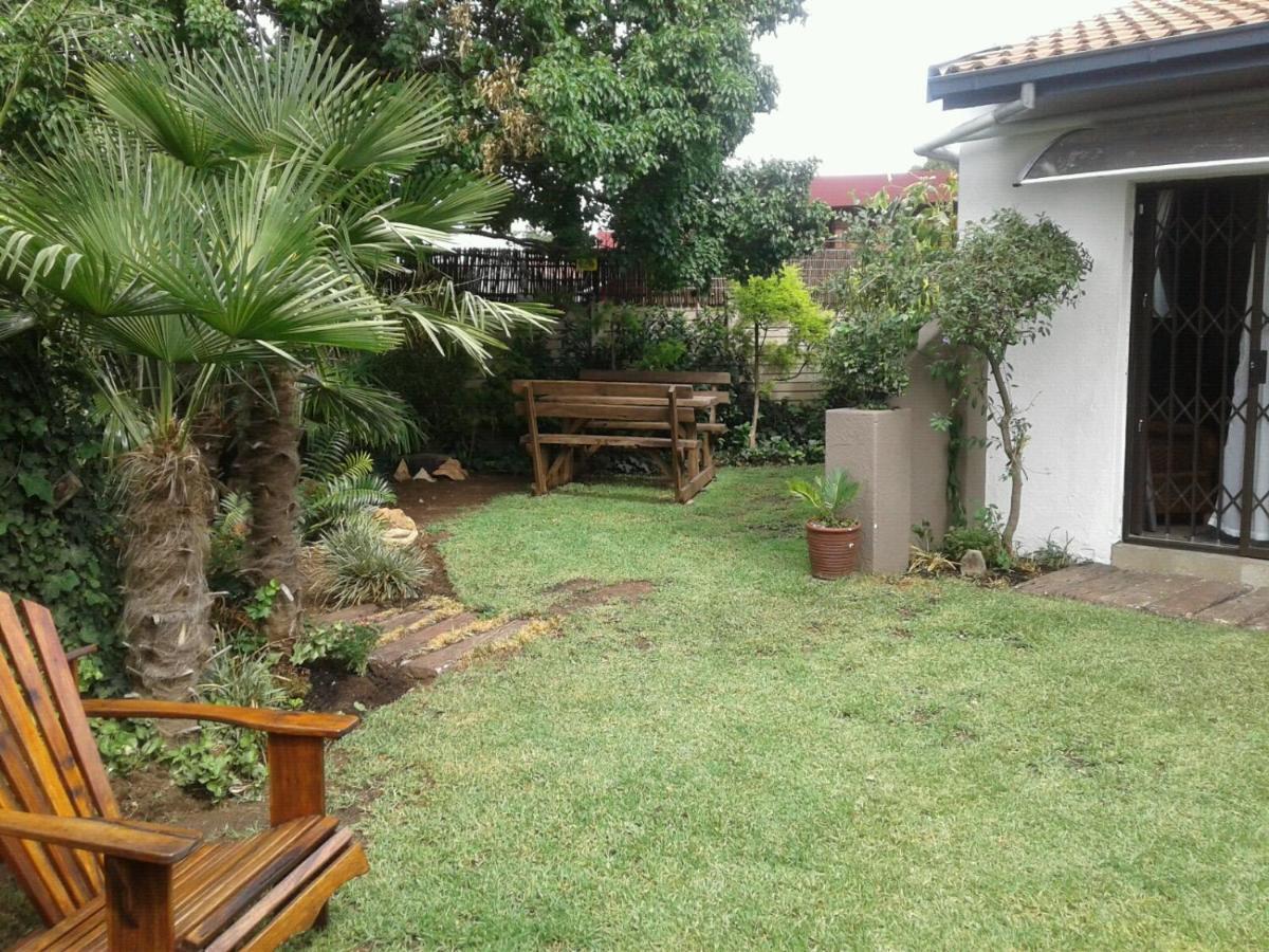 Roxy'S Rest Guest House Vanderbijlpark Exterior photo